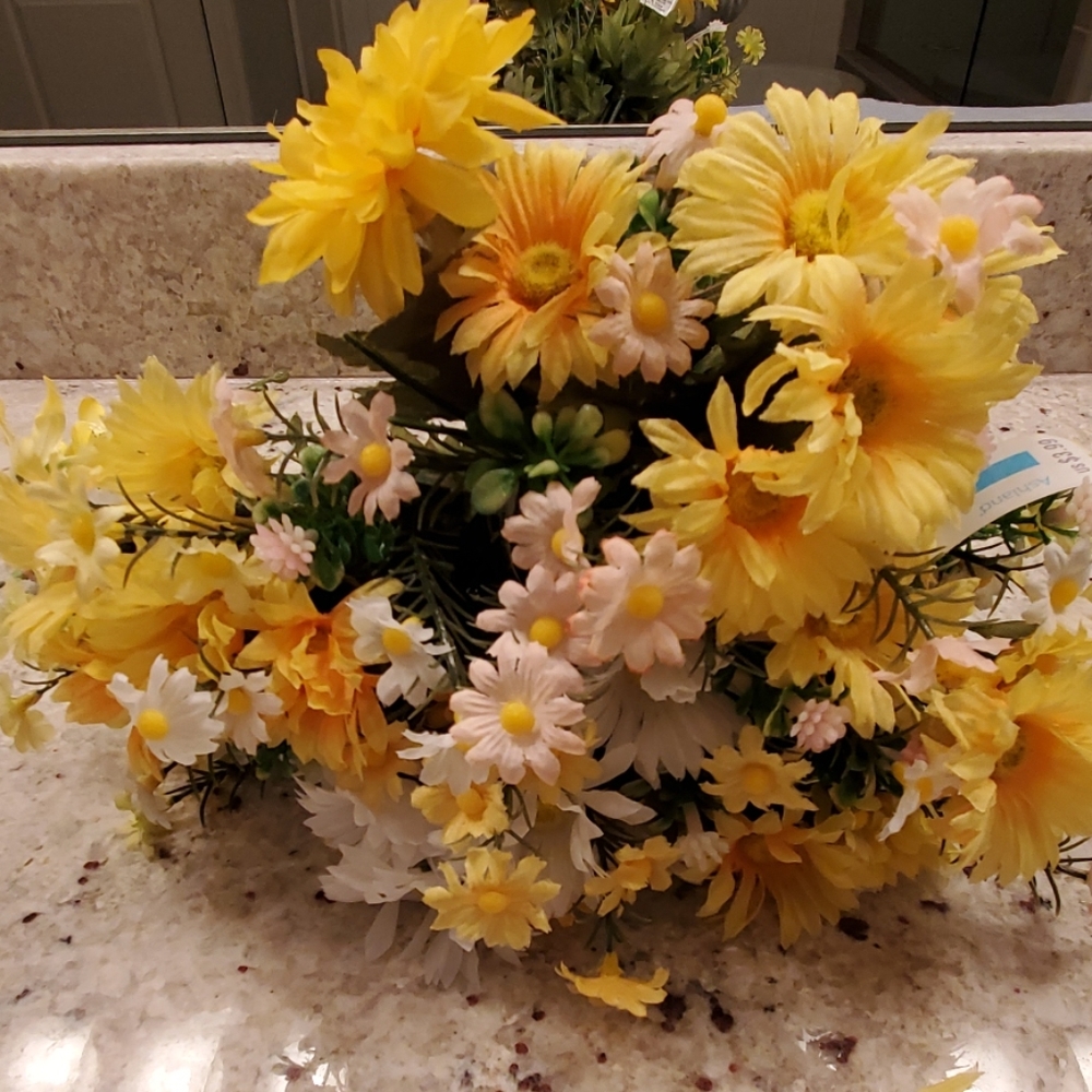 NWT ASSORTED YELLOW FAUX FLORAL - Picture 1 of 4